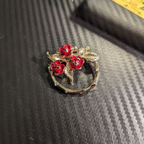 Gerry's Rose Round Brooch - Picture 2 of 6